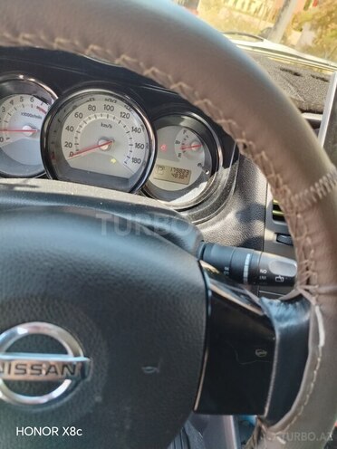 Nissan Tiida-12