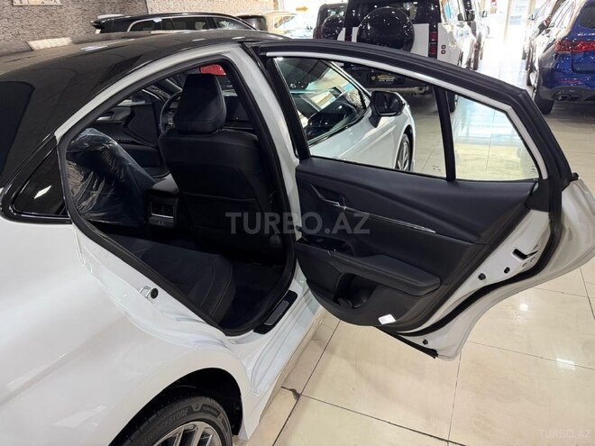 Toyota Camry-13
