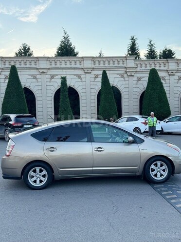 Toyota Prius-4