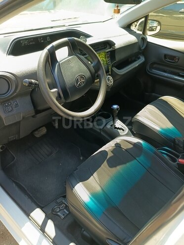 Toyota Aqua-2