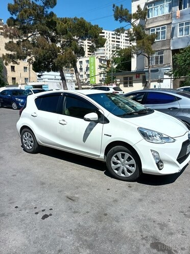Toyota Aqua-4