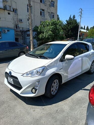 Toyota Aqua-5