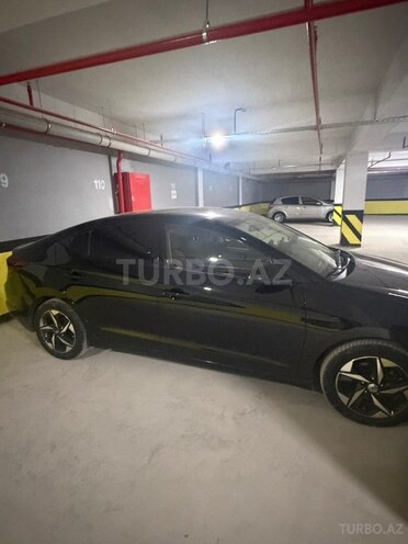 Hyundai Elantra-4