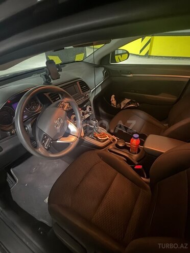 Hyundai Elantra-8