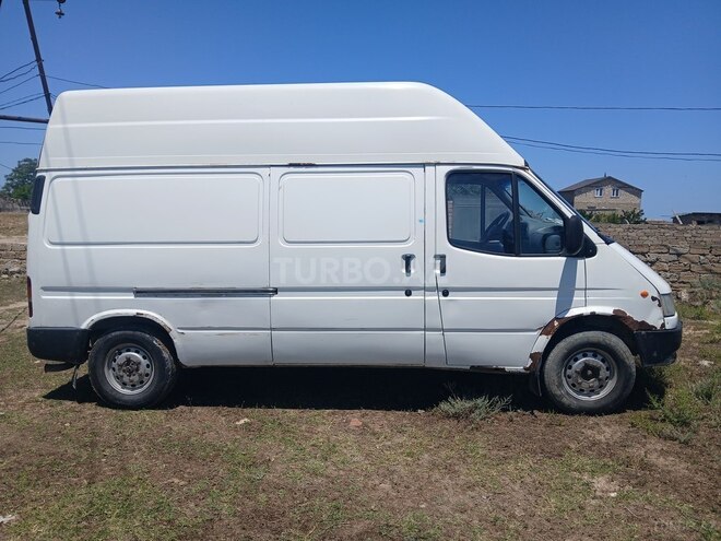 Ford Transit-2