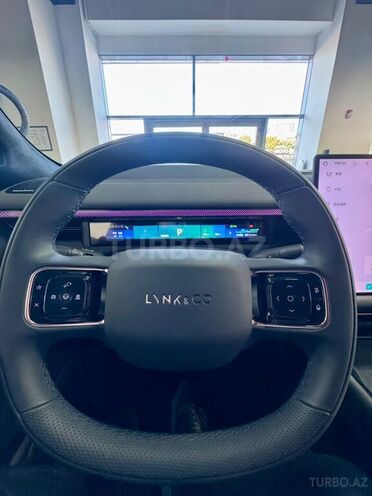 Lynk & Co 900-8