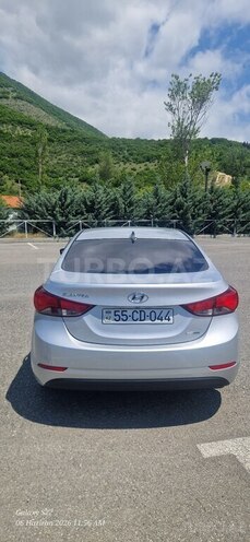 Hyundai Elantra-2