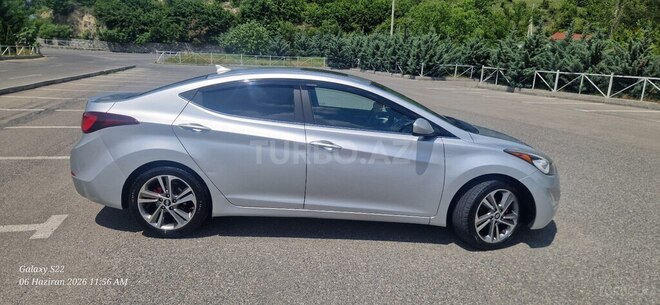 Hyundai Elantra-3