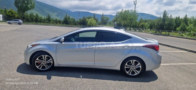 Hyundai Elantra-4