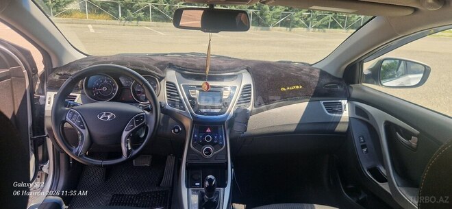 Hyundai Elantra-6