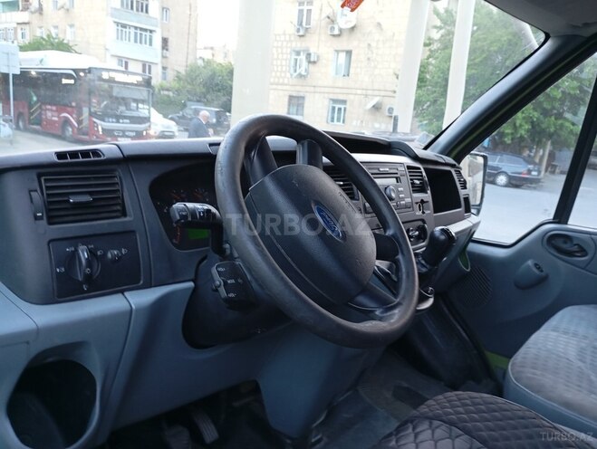 Ford Transit-9