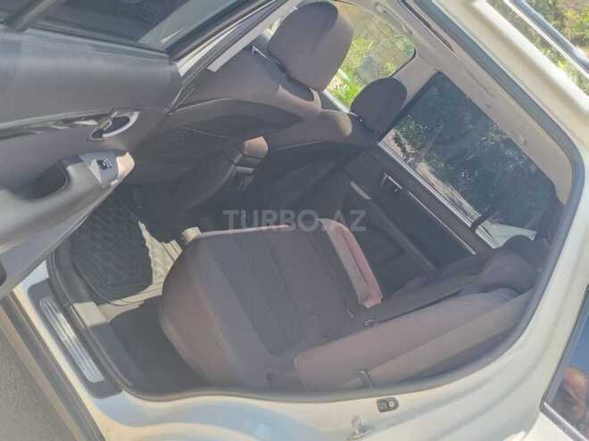 Hyundai Santa Fe-10