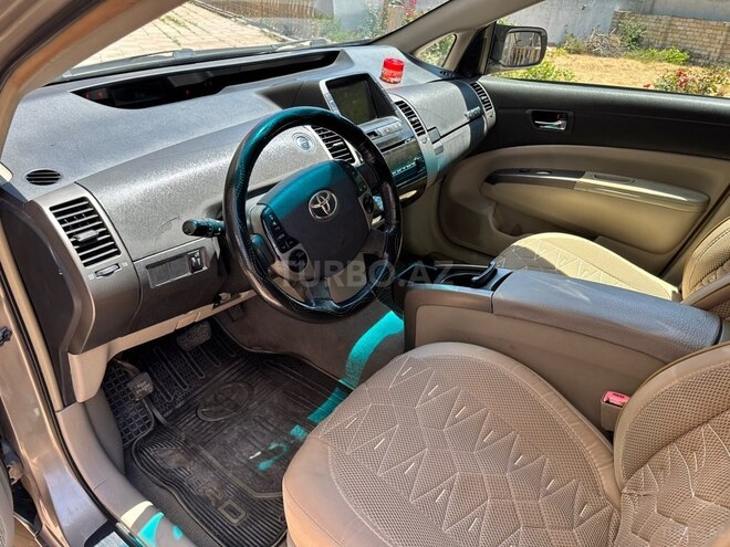 Toyota Prius-5