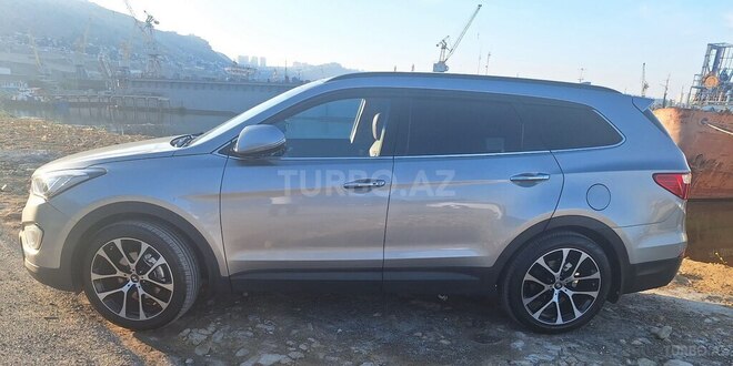 Hyundai Grand Santa Fe-5