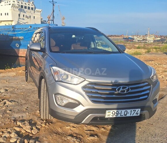Hyundai Grand Santa Fe-1