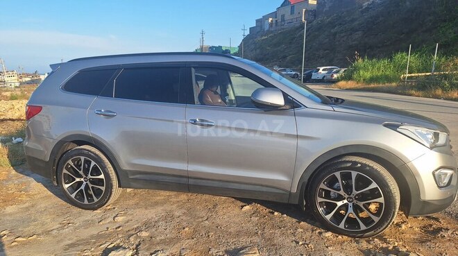 Hyundai Grand Santa Fe-6
