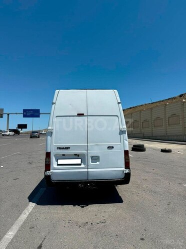 Ford Transit-5