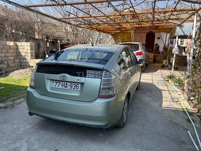 Toyota Prius-4