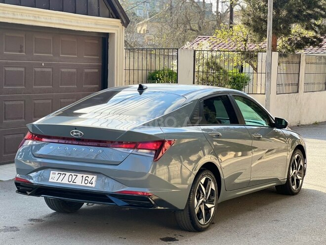 Hyundai Elantra-11
