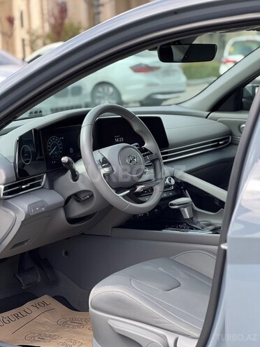 Hyundai Elantra-16