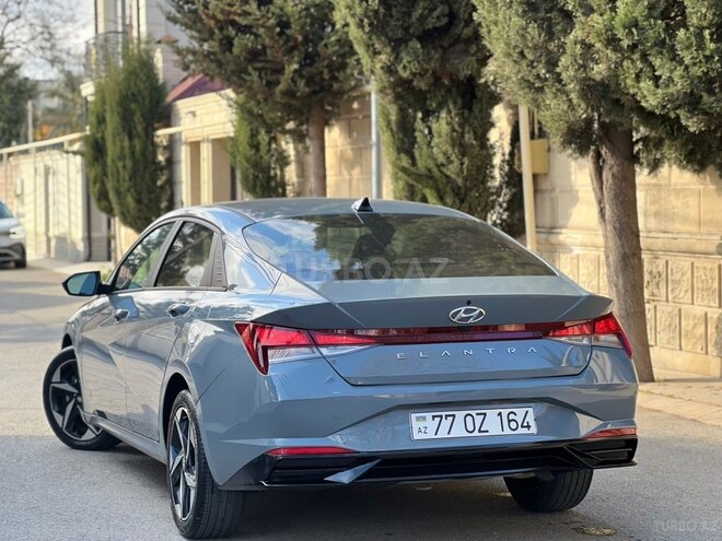 Hyundai Elantra-12