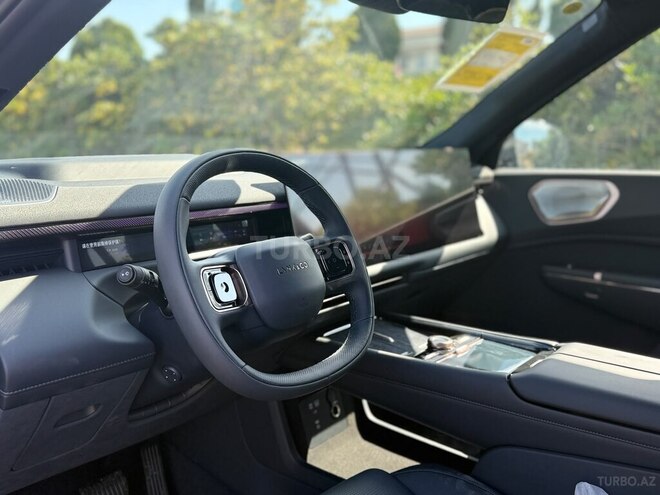 Lynk & Co 900-6