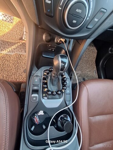 Hyundai Grand Santa Fe-9