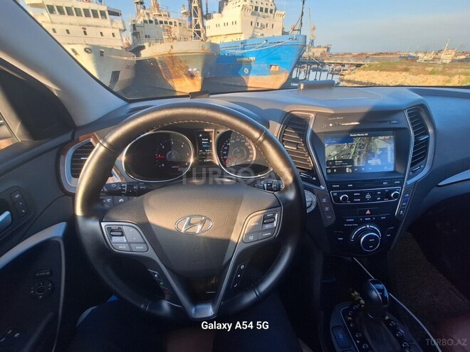 Hyundai Grand Santa Fe-10