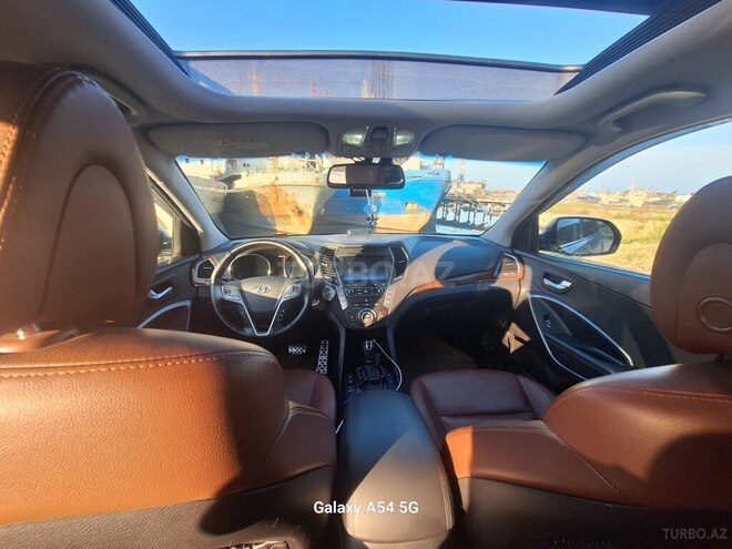 Hyundai Grand Santa Fe-12