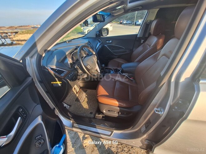 Hyundai Grand Santa Fe-16