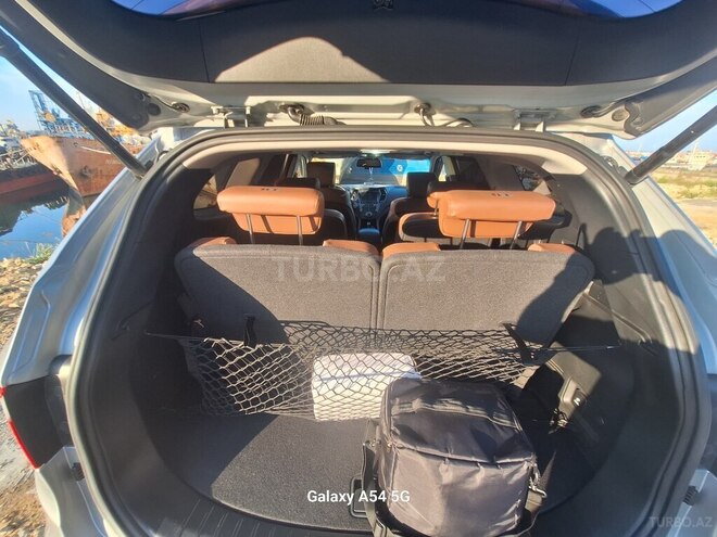 Hyundai Grand Santa Fe-18