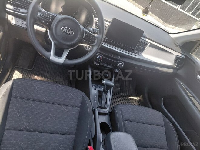 Kia Rio-5