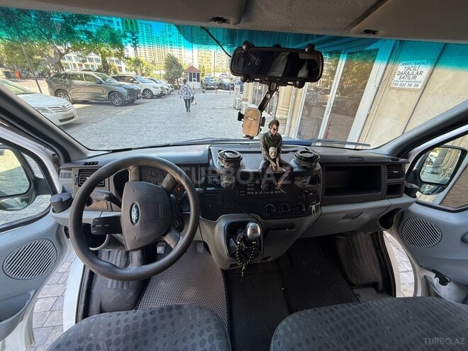 Ford Transit-9