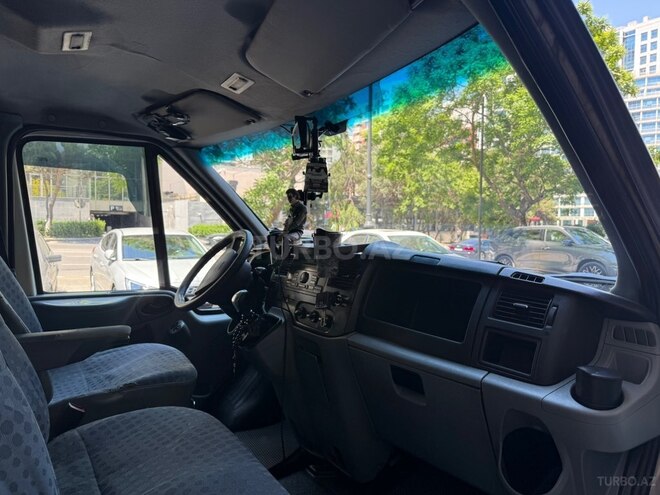 Ford Transit-11