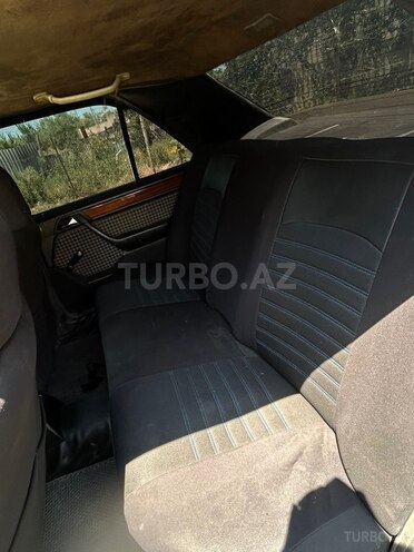 Mercedes 250 D-11