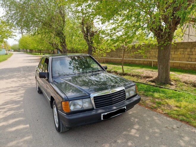 Mercedes 190-1