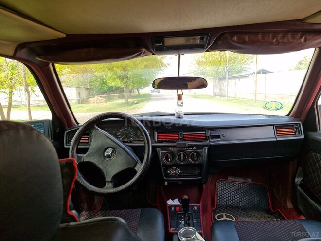 Mercedes 190-8