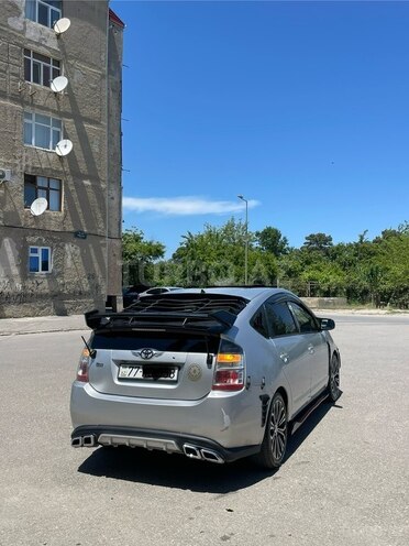 Toyota Prius-5