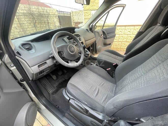 Renault Scenic-8