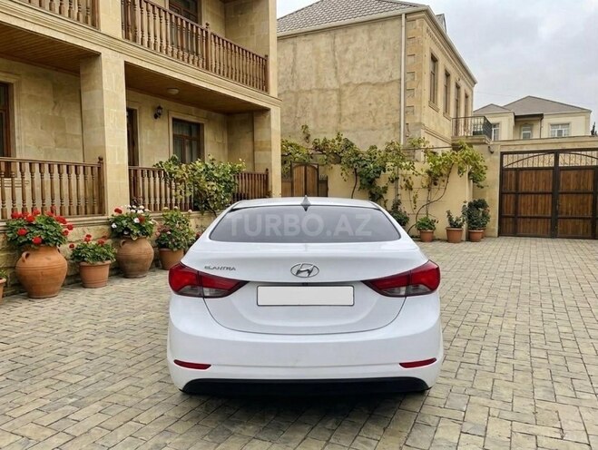 Hyundai Elantra-2