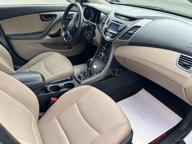Hyundai Elantra-8