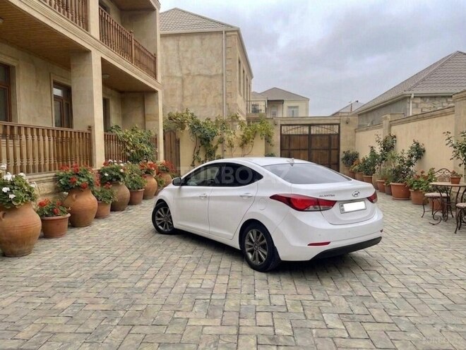 Hyundai Elantra-6