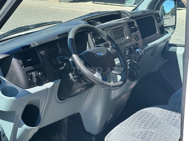 Ford Transit-10