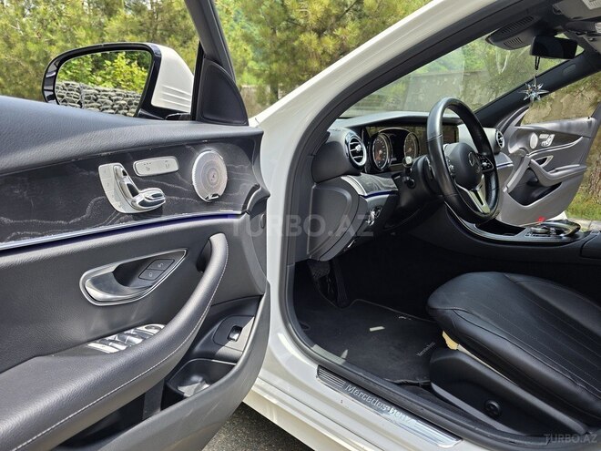 Mercedes E 300-9