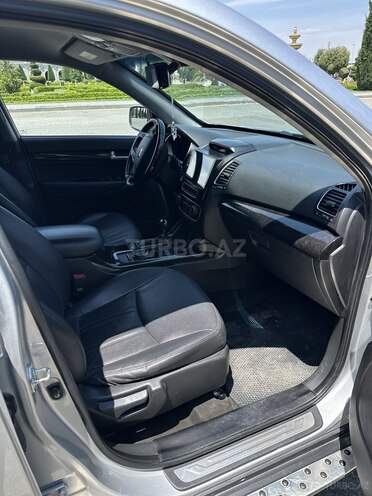 Kia Sorento-12