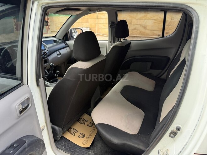 Mitsubishi L200-12