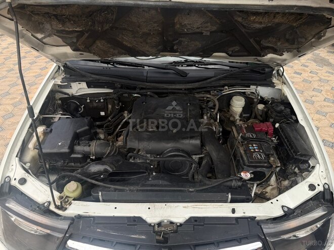 Mitsubishi L200-16