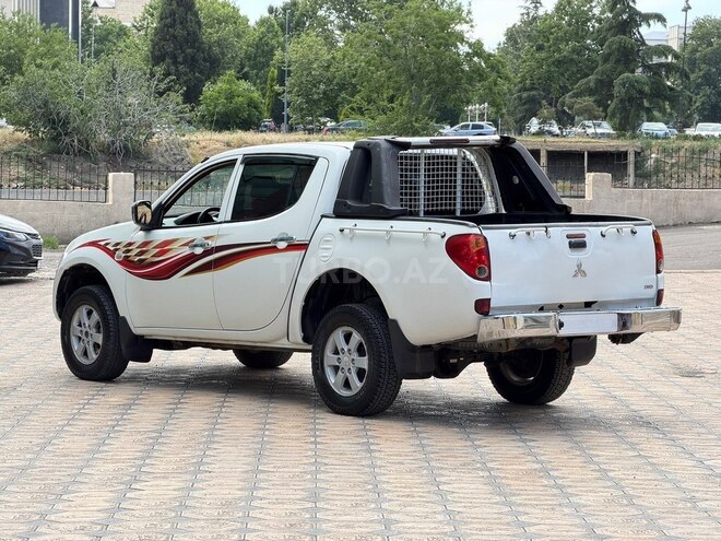 Mitsubishi L200-9