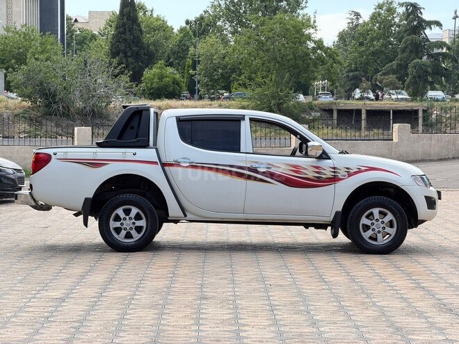 Mitsubishi L200-7