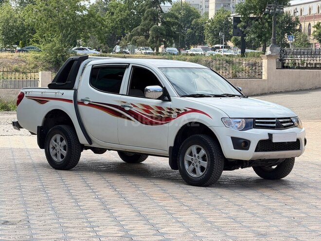 Mitsubishi L200-2